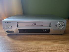 Samsung Vr8360 4-head Hi-fi Stereo Vhs/vcr Silver Tested And Working. No Remote
