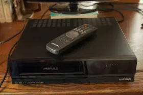 Vr8501 Samsung 4 Head Hi-fi Vcr With Remote