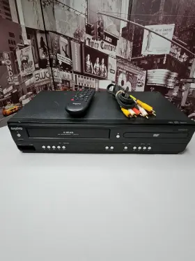 Fwdv225f Sanyo Dvd Player/vcr Rec Player Combo - With Remote Tested And Works