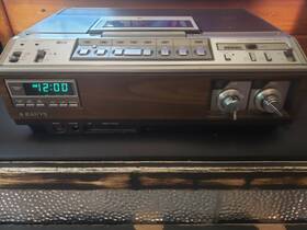 Sanyo Vcr-5050 5050 Betacord Betamax Video Cassette Recorder Player Powers On Untested