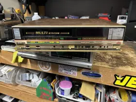 Vhr-1700 Sanyo Multi System Ntsc/pal Vcr In Original Box With Remote