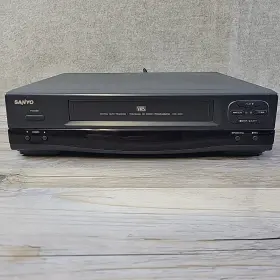 Vhr-5218 Sanyo Vhs Player Vcr Recorder Read Plays Works. Has Issue