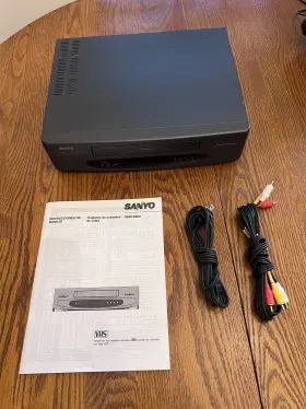 Vhr-5422 Sanyo 4-head Vcr Vhs Player Cables Manual Included - No Remote Tested