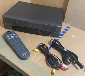 Vhr-9415 Sanyo Vhr9415 4-head Hi-fi Vhs Player Auto Head Cleaning With Remote And Cable