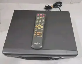 Vwm-270 Sanyo Vcr Vhs Player Recorder Auto Tracking Head Cleaning With Remote