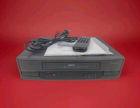 Sanyo Vwm-330 Da 4-head Vcr Vhs With Remote And Manual #vwm-330