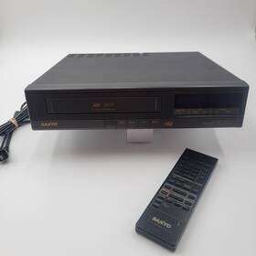 Sanyo Vwm-510 Vcr With Remote Rare