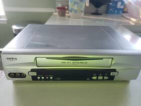 Sanyo Vwm-685 Vcr Player Vhs Model No Remote Works Great In Excellent Condition