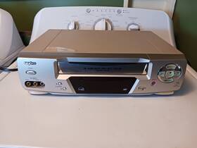 Sanyo Vwm-690 Vcr 4-head Hi-fi Vhs Player Recorder No Remote Working