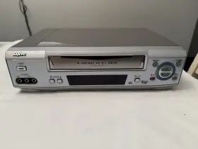 Vwm-699 Sanyo Video Cassette Recorder Vcr Vhs 4 Head No Remote With Manual Tested Vwm-699 Sanyo Video Cassette Recorder Vcr Vhs 4 Head No Remote With Manual Tested