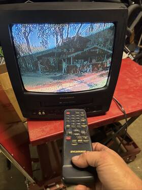 Sharp 13yt-j100 Vintage 13 Inch Crt/vcr Combo