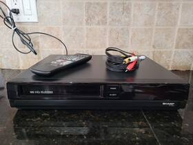 Sharp Vc-2210u Model Hq Video Cassette Recorder Vcr Vhs With Remote And Cables