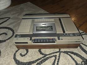Sony 899900 Sl-5800 Time Commander Betamax Video Cassette Recorder With Remote