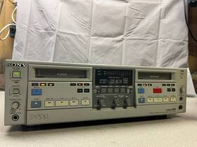 Sony Evo-9720 Video Cassette Recorder Hi8 Model With Rm-e9720 Editing C