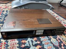Sony Sl-2041 Betamax Player/recorder - Plays But Eject Mechanism Is Broken