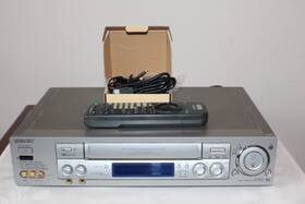 Sony Slv-ed100 Vcr - Worldwide Video Cassette Recorder Ntsc Pal Secam With Remote