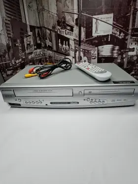 Dv220sl8 Sylvania Vcr And Dvd Combo With Remote Rca Cables - Tested Working