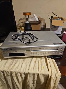 Sylvania Sd800 Dvd/vcr Combo Model Ssd800 No Remote Included Tested And Working