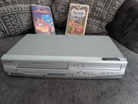 Dvc840g Sylvania Srd490 Vhs/dvd Combo 2006 Tested And Working. 2 Disney Vhs Included Dvc840g Sylvania Srd490 Vhs/dvd Combo 2006 Tested And Working. 2 Disney Vhs Included