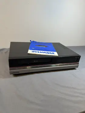 Vc8940at01 Sylvania Vc4010at01 Vhs Player Model No Power Parts Only. Made 1986