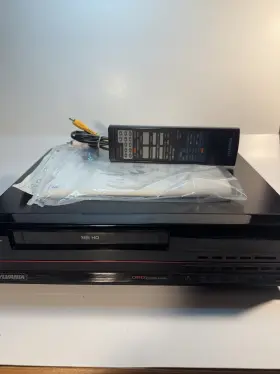 Vc8952at01 Sylvania 4head Vcr - Vhs Player Recorder -vc8952at01 With Remote And Paperwork