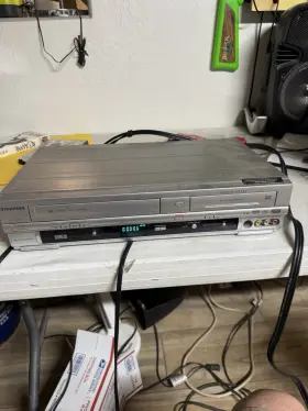 Zv420sl8 Sylvania Dvd Recorder Vcr Vhs Combo Dubbing Player No Remote - Tested
