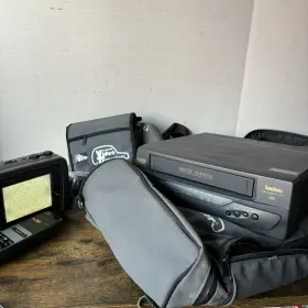 Sp1910 Symphonic The Original Mobile Video Traveler Steel Horse Auto - Broken Screen Vcr Untested