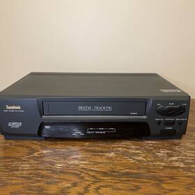 Symphonic Sv206g Vhs Player Stereo Vcr Video Cassette For Parts Untested