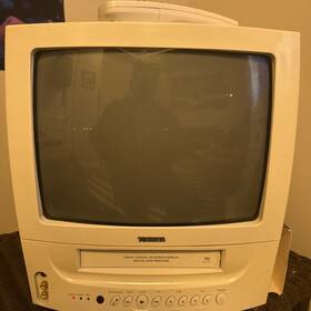 Toshiba 69292352 Vintage Mv13j3 Vhs Digital Auto Tracking Tv With Remote