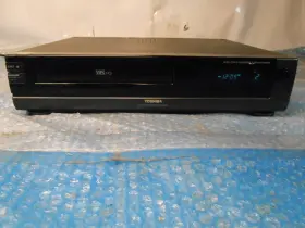 M-211 Toshiba Video Cassette Recorder No M-211 Toshiba Video Cassette Recorder No
