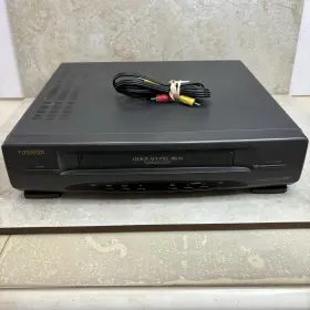 M-222 Toshiba Vhs Vcr Player With Rca Cables No Remote Tested And Working