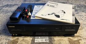 Toshiba M-250 Vhs Vcr Player Recorder Tested With Remote Cables And Manual