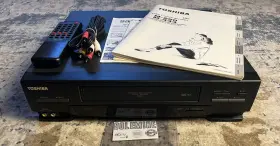 M-250 Toshiba Vhs Vcr Player Recorder Tested With Remote Cables And Manual