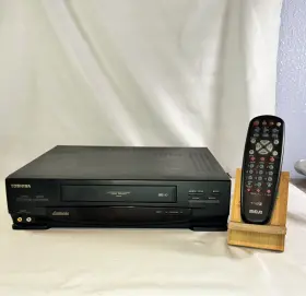 M-444 Toshiba Vcr 4-head Double Azimuth Player With Remote Tested Working