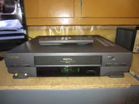M-458 Toshiba Vhs Player 4 Head Hifi Vcr Video Cassette Recorder With Remote Works