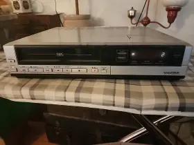 M-5100 Toshiba Vcr Powers On For Parts See Description