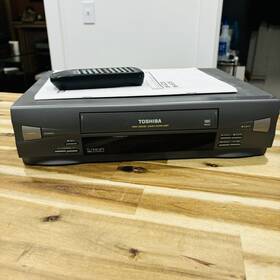 Toshiba M-625 Vcr Video Cassette Recorder Vhs Player With Remote Tested And Working