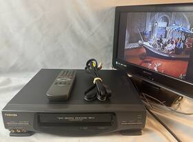 Toshiba M-648 Hifi Vcr Player Vhs Recorder 4 Head Tested With Remote