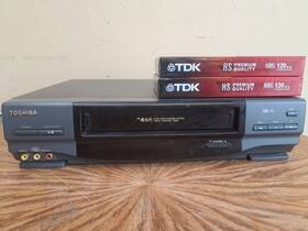 Toshiba M-649 Vhs Vcr Player With 2 New Tapes - Works Great Free Shipping
