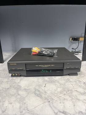 Toshiba M-657 Vcr 4 Head Hifi Vhs Video Cassette Recorder Player With Rca Cords