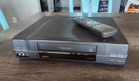 Toshiba M-661 Vhs Vcr Tested With Remote