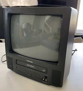 Toshiba Mv13kc3r 13 Inch Tv Vcr Vhs Tape Player Combo Gaming Tested - No Remote