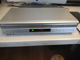 Sd-v280 Toshiba Dvd / Vcr Combo Unit Model Working No Remote Control Preowned