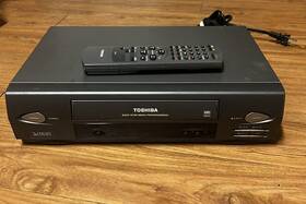 Toshiba Toshiba-m655 Vcr M-655 4 Head Hi-fi Plus Vhs Player With Remote - Works Great Free Ship