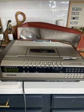 Toshiba V-8000t 1981 Betamax Video Cassette Recorder Model V-8000t