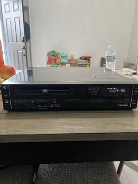 Toshiba V-87ms Video Cassette Recorder Vhs Turns On Parts Or Repair As-is