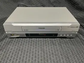 V-e60 Toshiba Vcr Player 6-head Hi-fi Stereo With Remote - Tested European Model