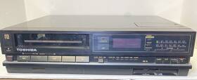 Toshiba V-m52 Betamax Model Video Cassette Recorder Vcr Powers On