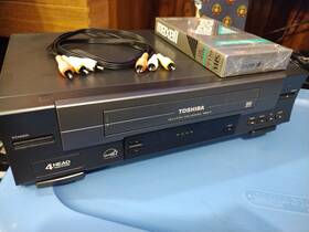 Toshiba W-412 Vhs Video Cassette Recorder 4-head Vcr Player With Remote Tested Blk