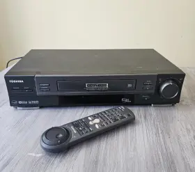 W-717 Toshiba Vcr Plus 4-head Pro Drum With Remote